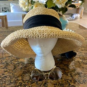 EUC Scala Black and Tan Wide-Brimmed 15" floppy Hat with black bow OS